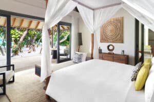 Vakkaru Maldives – Beach Family Pool Villa Bedroom